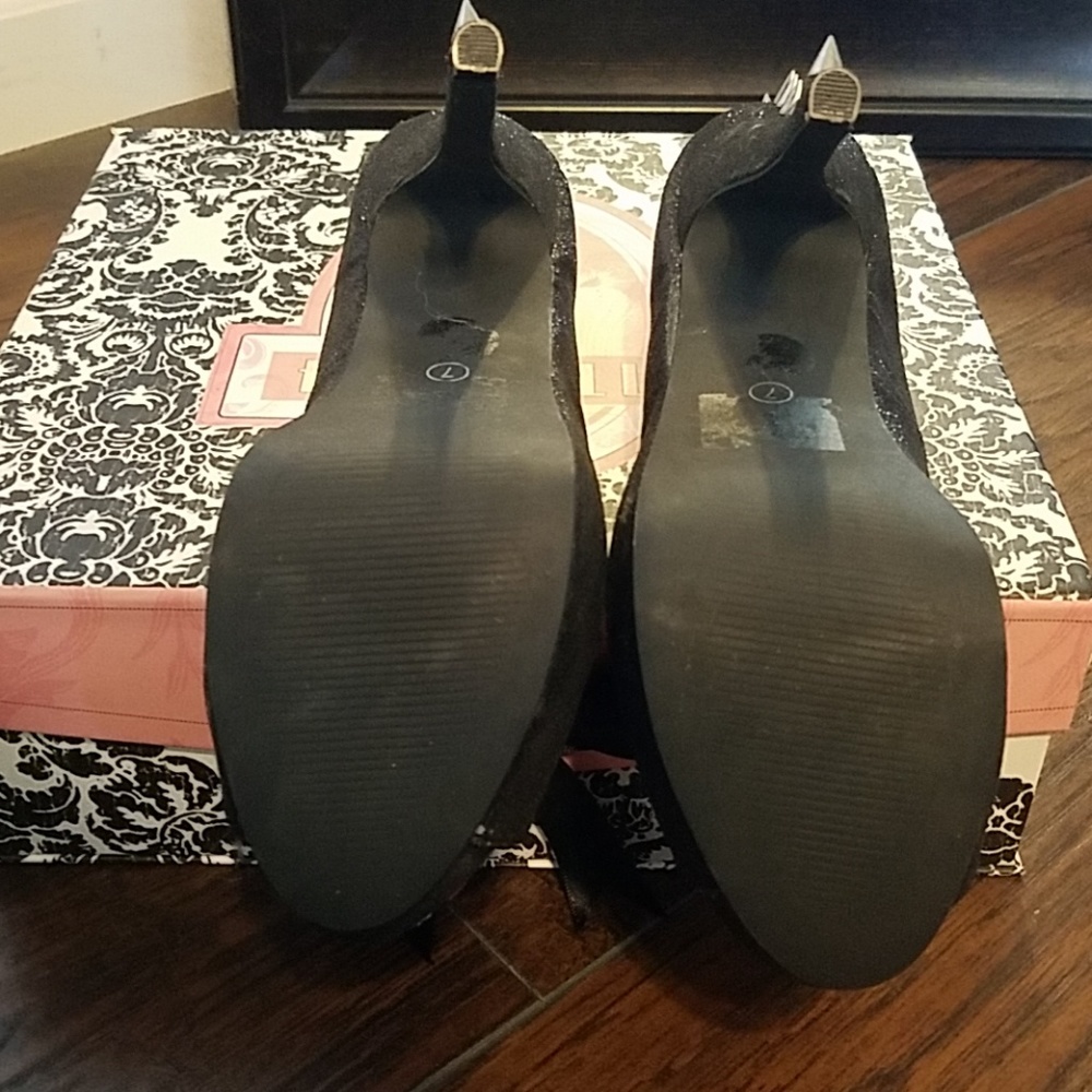 Too Fast Brand spike heel size 7 in black shimmer - Picture 4 of 5